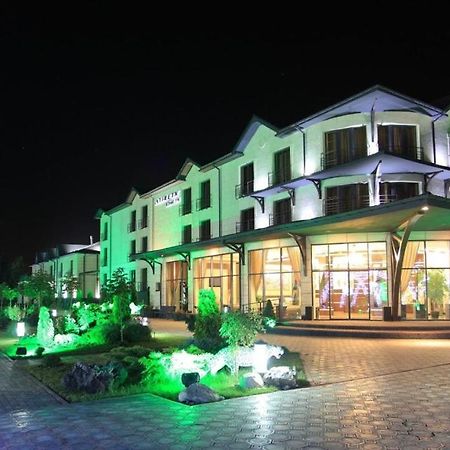 Комплекс Гостиниц Athletic Taraz Buitenkant foto