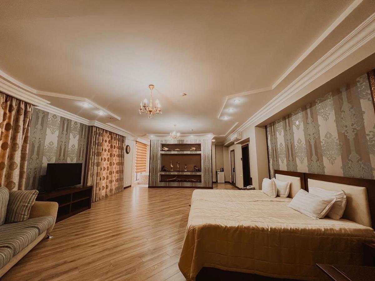 Комплекс Гостиниц Athletic Taraz Buitenkant foto