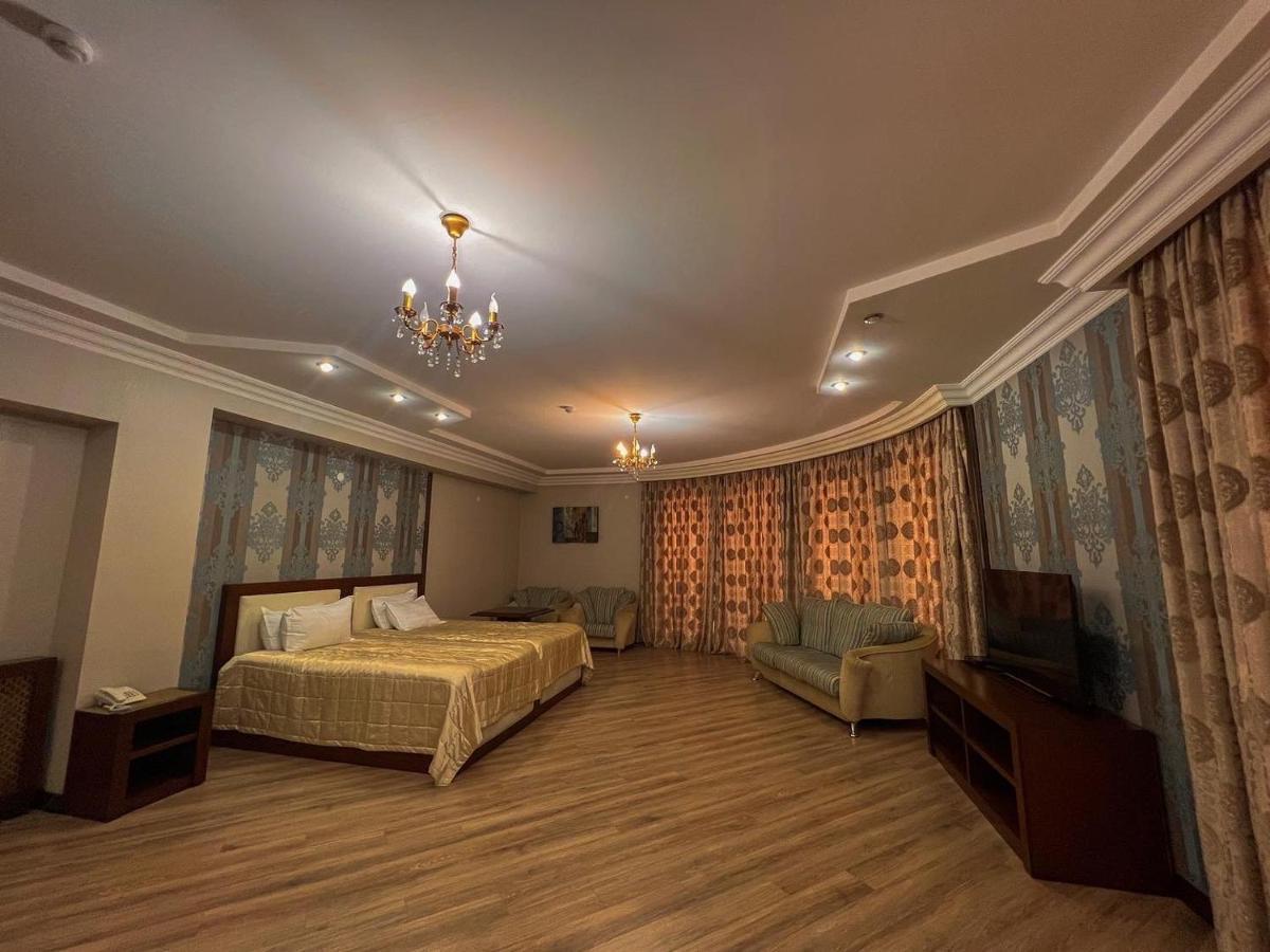 Комплекс Гостиниц Athletic Taraz Buitenkant foto