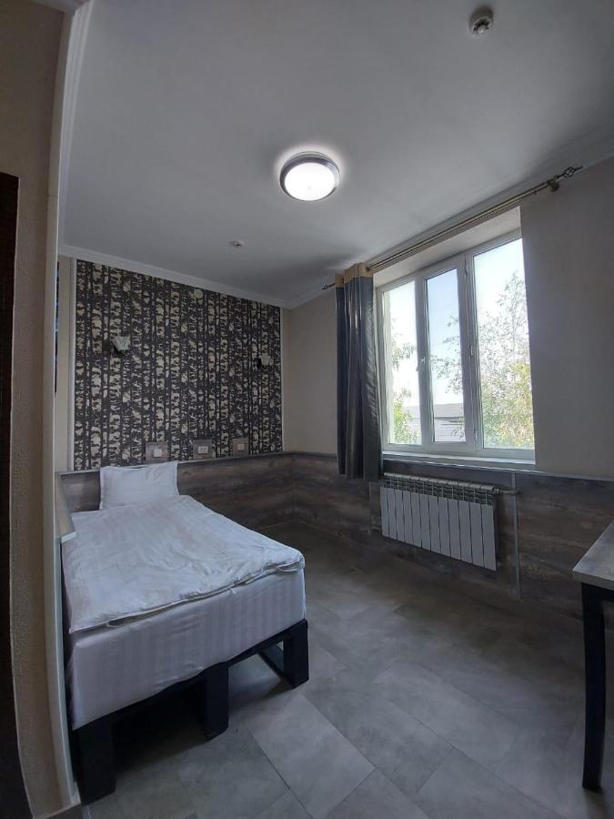 Комплекс Гостиниц Athletic Taraz Buitenkant foto